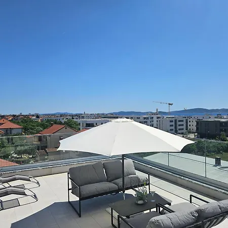 Lusi Apartman *